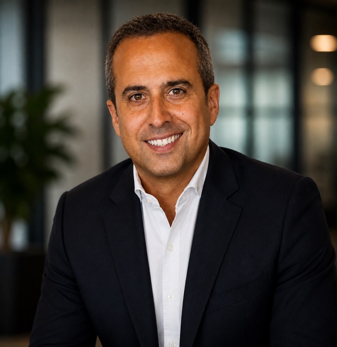 Portrait de Grégory Vajda, fondateur de UNIK Events